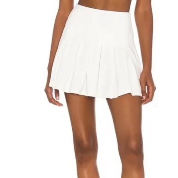 H:ours Revolve White Tennis Skirt Mini Ivory Stretchy Cute Small Pleated Hours - Picture 1 of 4
